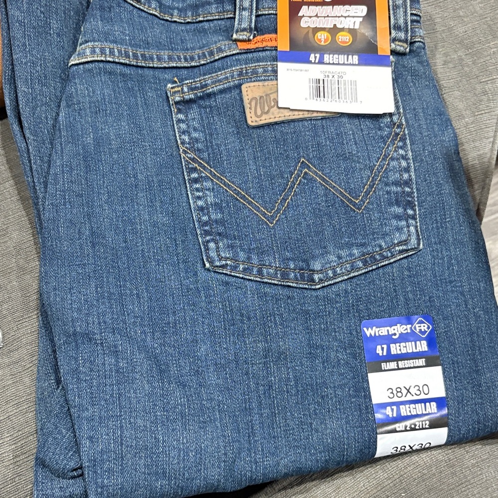 Wrangler Men's Classic Blue Relaxed Jeans